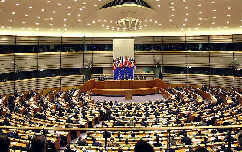 la legislazione dell'ue prevede alcuni strumenti che consentono il rilascio di visti umanitari, tra cui il codice dei visti e il codice frontiere Schengen Risoluzione del Parlamento Europeo sui