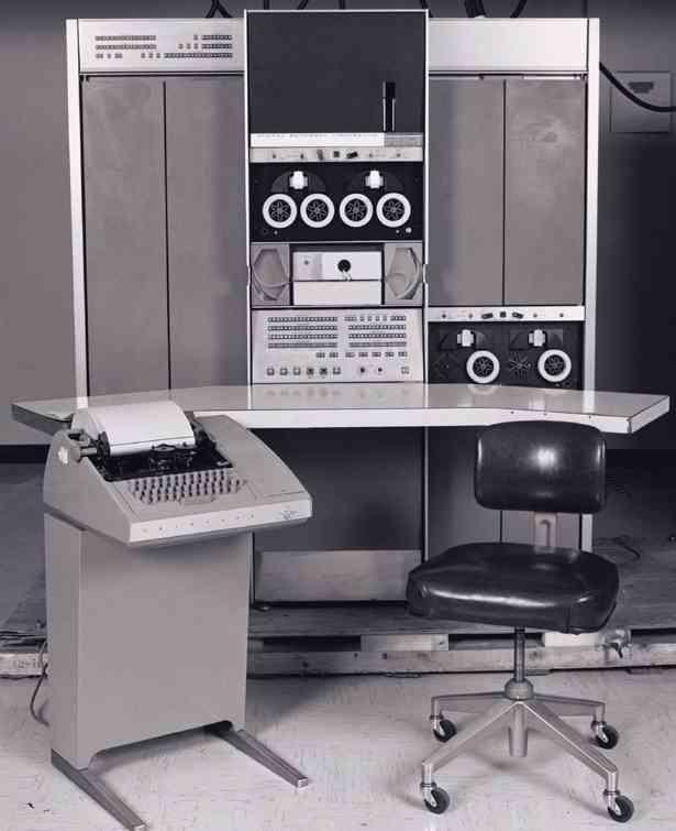 La nascita di Nel 1969 la Bell cominciò a ritirarsi dal progetto Multics, intuendo che era destinato al fallimento Bell (come la sua controllante AT&T) non voleva investire troppo sui SO, ed era