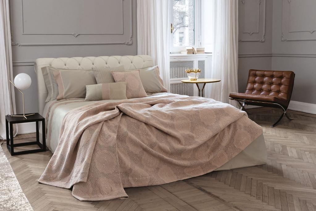 28 29 PLISSÈ DUVET COVER, BEDLINEN SET AND CUSHION / GOBELIN CUSHION AND BEDSPREAD / CLEOPATRA CUSHION / MACRAMÈ