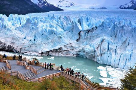 8 GIORNO - USHUAIA/CALAFATE In tempo utile trasferimento in aeroporto e volo per El Calafate, la "capitale" dei ghiacciai argentini.