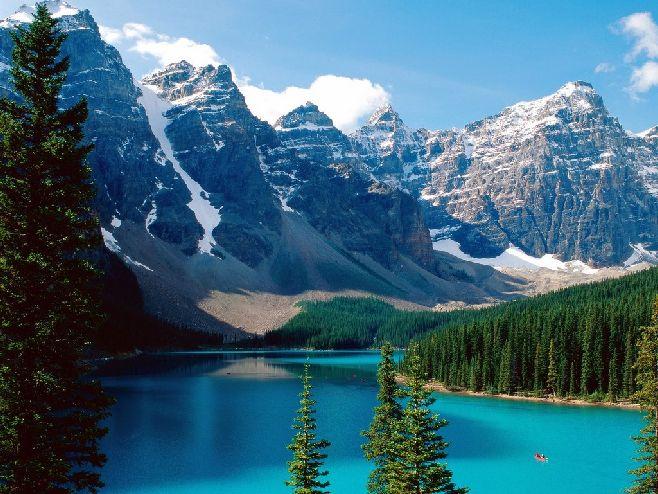 vallo di fronte al bellissimo Lago ed al magnifico ghiacciaio Victoria. Il Lake Louise, è il più famoso e visitato dei laghi delle Rocciose e forse del mondo!