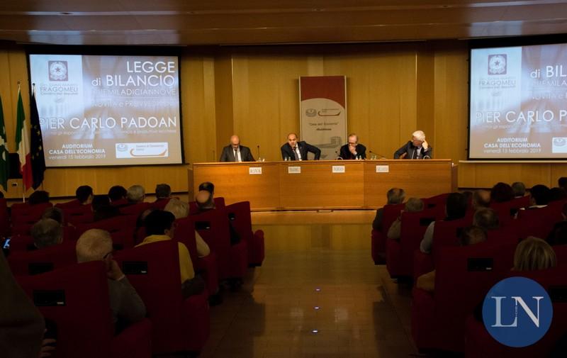 2 partecipato all incontro con l ex ministro delle Finanze in Camera di Commercio a Lecco, organizzato dal parlamentare Gian Mario Fragomeli, del Partito Democratico.