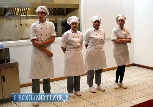 Casatenovo 1 CASATENOVO È iniziata la seconda edizione del concorso 4 Allievi per 4 Piatti organizzato dall Associazione Cuochi di Lecco in collaborazione con i quattro istituti professionali di