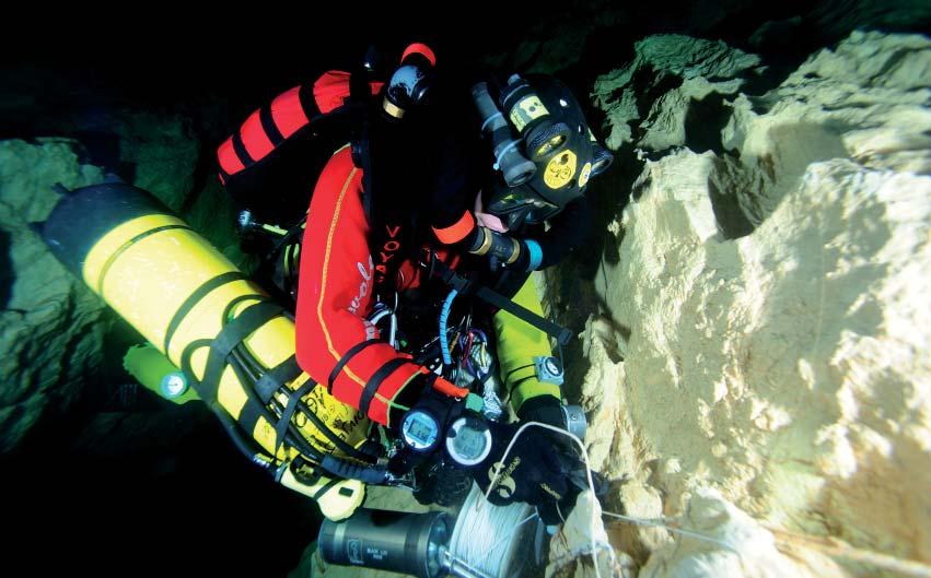 305 Figura 1 (Ph Attilio Eusebio - SNSS) Nella risorgenza di Su Gologone in Sardegna Inside the Su Gologone spring in Sardegna ambienti sommersi chiusi, rispetto alla pratica di immersioni effettuate