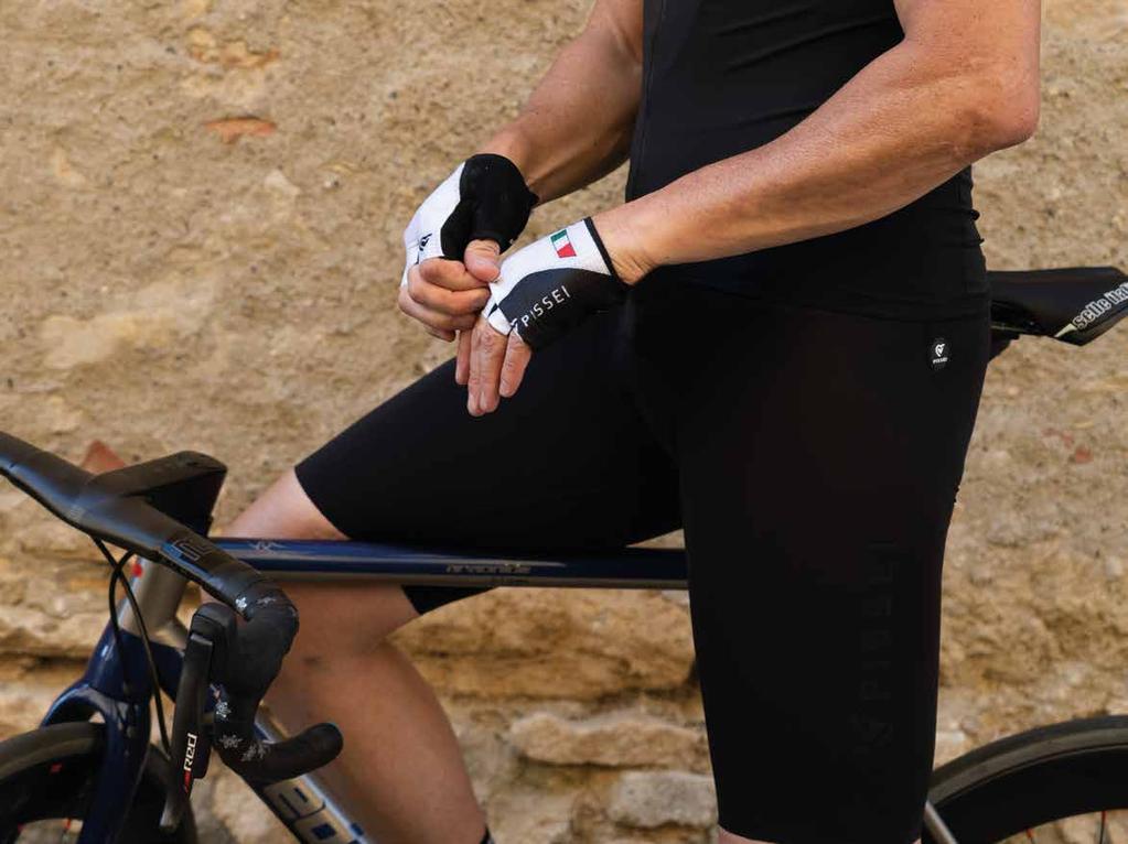 PRIMAPELLE PRIMAPELLE PANTALONE CORTO / Bib Shorts / Code: PPELLEBIBS20 CARATTERISTICHE TECNICHE / TECHNICAL FEATURES / Il muscolo lavora sodo ma il movimento è sinuoso.