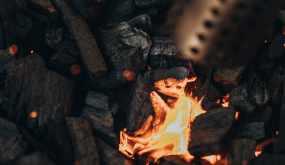 55 IL CARBONE MONOLITH Il nostro carbone per barbecue e grill è un prodotto di altissima qualità e certificato a marchio FSC: Forest