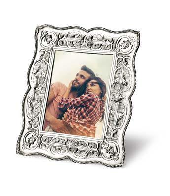 Art. 8025600 6 x 9cm Portafoto con incisione Mossa Photo-frame with Drawing Art.