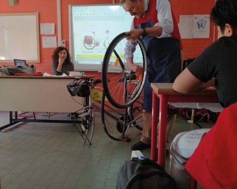 SCUOLA PRIMARIA E SECONDARIA DI I GRADO Ciao auto, io vado in bici A cura di FIAB Ferrara Amici della bicicletta FIAB Federazione Italiana Ambiente e Bicicletta è un Associazione di Protezione