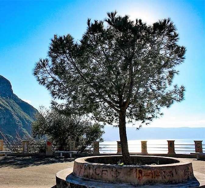 L immagine del luogo dove c era la Torre di San Francesco, o i suoi ruderi che non ci sono più.