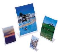 Counter-top notice holder. Its magnetic opening/closure system allows for the easy insertion of photos, emphasized by an essential curved shape. Available in vertical and horizontal version.