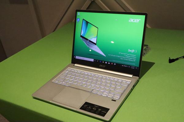 L'Acer Swift 3 (SF313-52/G) sarà disponibile in Europa da marzo al prezzo di partenza di 749 euro, si presuppone nella SKU con