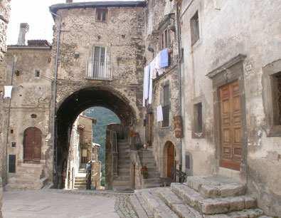 Dal tardo Rinascimento al Barocco una storia fantastica è stata scritta nella pietra con un'architettura di rara armonia d'insieme: suggestive fughe dei tetti, case e palazzetti, scorci pittoreschi