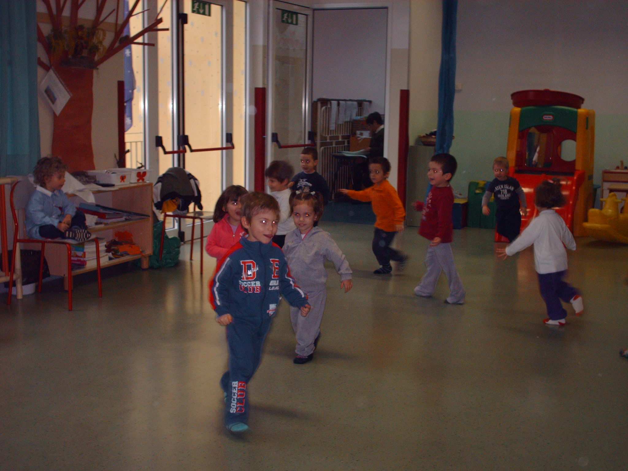 Fase 2 OBIETTIVO: respirare in silenzio ed apprendere le tecniche del silenzio attivo (ASCOLTO DI SE ) La storia del leprotto Otto Le insegnanti, per aiutare i bambini ad apprendere le tecniche del