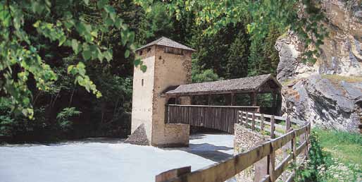 BODENSEE: ciclabile del lago di Costanza Uno degli itinerari più classici e tranquilli d Europa, il Bodenseeradweg fa il giro completo del lago di Costanza toccando tre nazioni e vari punti d