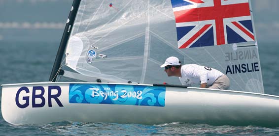 Photo: Ben Ainslie Richard Langdon / Skandia Team GBR 4.2 Esigenze Fisiologiche della classe Finn Il Finn è una barca a vela di alto rendimento ed è considerata una delle migliori barche del mondo.