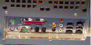 una delle piste della motherboard, onde evitare possibili corto circuiti (e quindi la mancata accensione del PC).