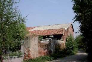 204 LE CASCINE DEL COMUNE DI MILANO LE CASCINE DEL COMUNE DI MILANO 205 Cascina Garegnano Via Bisceglie, 83 Zona 6 Cascina Grande di Chiaravalle Via San Dionigi,104 Zona 4 uso Disuso *la cascina è