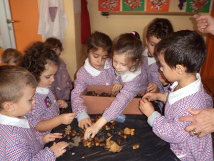 ghiande e pigne Laboratorio di Natale Alcune mamme hanno realizzato gli