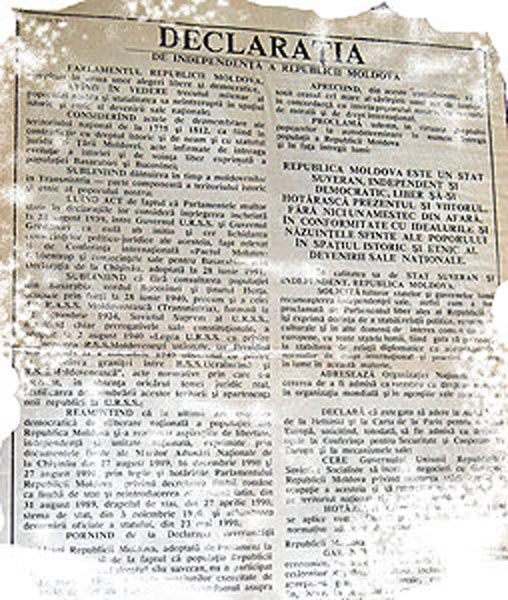 L adozione della bandiera UE sul parlamento del 7 aprile 2009 Il 7 aprile 2009 decine di migliaia di protestanti, la maggioranza giovani, hanno protestato in Chisinau, accusando il Governo Comunista