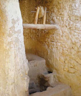 Al Fugha Nell immaginario di tanti Europei la parola oasi corrisponde a un piccolo angolo di paradiso perso nel mare di deserto. Al Fugha è esattamente così. Negli anni Trenta constava di 2.