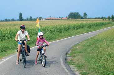 !! Questo tratto di 100 mt è senso unico in direzione contraria, perciò consigliamo di spingere la bici a mano fino alla prima svolta a sinistra, dove abbandoniamo Via Piave per imboccare il