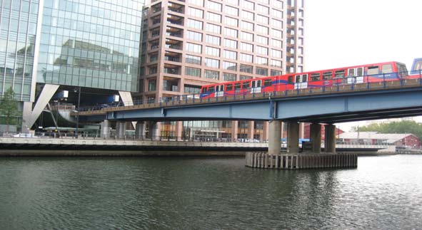 Box 2 - Regno Unito: nuovi progetti ed esperienze di PPP I nuovi progetti pubblici di LRT e i recenti investimenti in tram e light rail di Londra Dal 2009 anche la Gran Bretagna ha dichiarato di