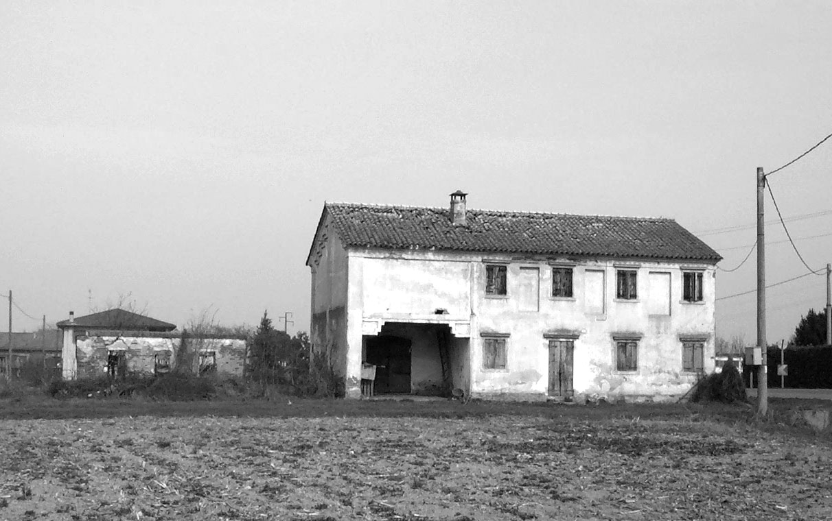 INTERVENTI AMMISSIBILI Pur non molto riscontrabile, è ammissibile la realizzazione di logge, qualora presentino una copertura unica con quella dell edificio di pertinenza.