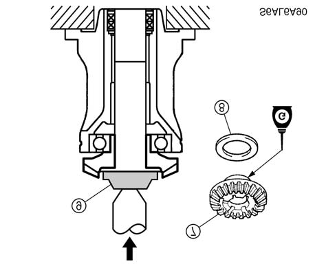 LOWR Piede. Installare l ingranaggio della retromarcia e lo spessore originale (o gli spessori) nella sede dell albero dell elica servendosi di una pressa.