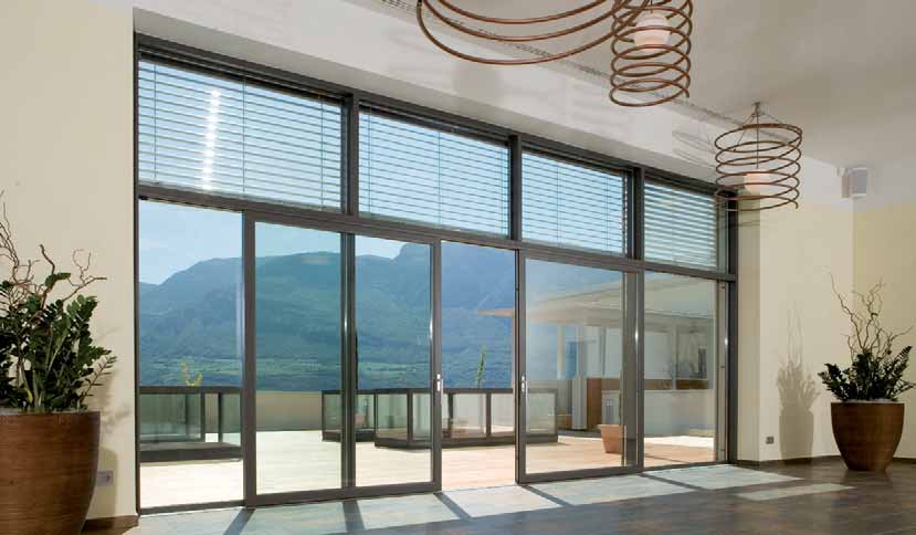 30 Pareti vetrate con porta-finestra alzante scorrevole Soluzione ideale per aperture di grande superficie Un sistema flessibile, studiato nei minimi dettagli, per creare innovative soluzioni di