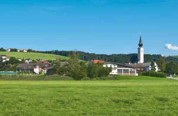 www.anif.info www.anthering-info.at Anif - il prato verde a sud di Salisburgo Anif è situata a sud di Salisburgo, nelle immediate vicinanze della città del Festival e delle fiere.