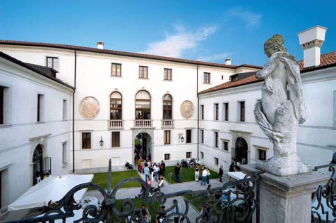 The ancient village and the view of the castle, with the church of San Giovanni, the church of Santa Croce and the Turris Magna dominating the hill, are the perfect setting for ceremonies, special