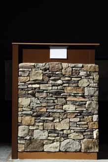 Come per la pietra naturale, a definire il colore della pietra ricostruita geopietra contribuiscono molte variabili; definiamo quindi con tonalità