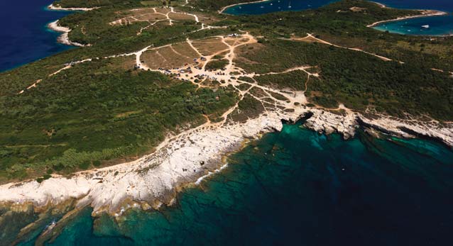 antichità (giugno) Zerostrasse, tunnel sotterrenei (giugno - settembre) Spectacula Antiqua - Pola Romana (giugno - ottobre) Pula Film Festival (luglio) Medulin-Medolino Punta Promontore e le isole di