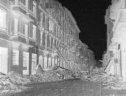 8 ANNO XVIII NUMERO 08 SETTEMBRE 2014 Dopo le dimissioni del Duce, la guerra è tutt altro che finita: arriveranno le stragi naziste e i bombardamenti degli anglo-americani sulle nostre città.