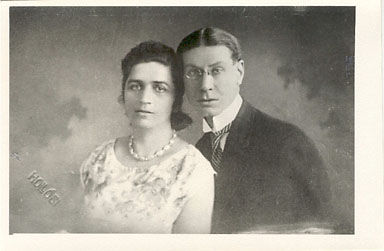 Milica i Eduard Kiš, foto di matrimonio, Subotica, 1931 562 2.0 NOTIZIE BIOGRAFICHE 22. febbraio 1935 nasce a Subotica da Ede Kiš e Milica Dragičević.