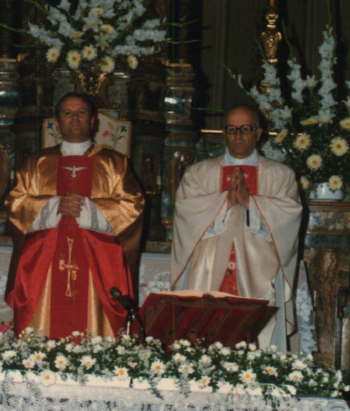 che rispettosa as fërma sl uss ëd cà, sò sguard ch a serca giù an profondità për cheuje e për capì tut lòn ch arbeuj ant la ramin-a granda dla cossiensa, an mancheran d sicur da adess an peuj L avìo