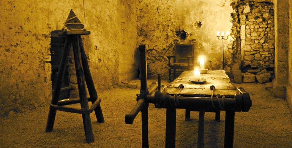 Nel 1979 un gruppo di sei giovani speleologi scoprì, nel Convento di San Domenico, l ingresso di una Chiesa risalente al XII secolo dove sono conservati affreschi più antichi della città.