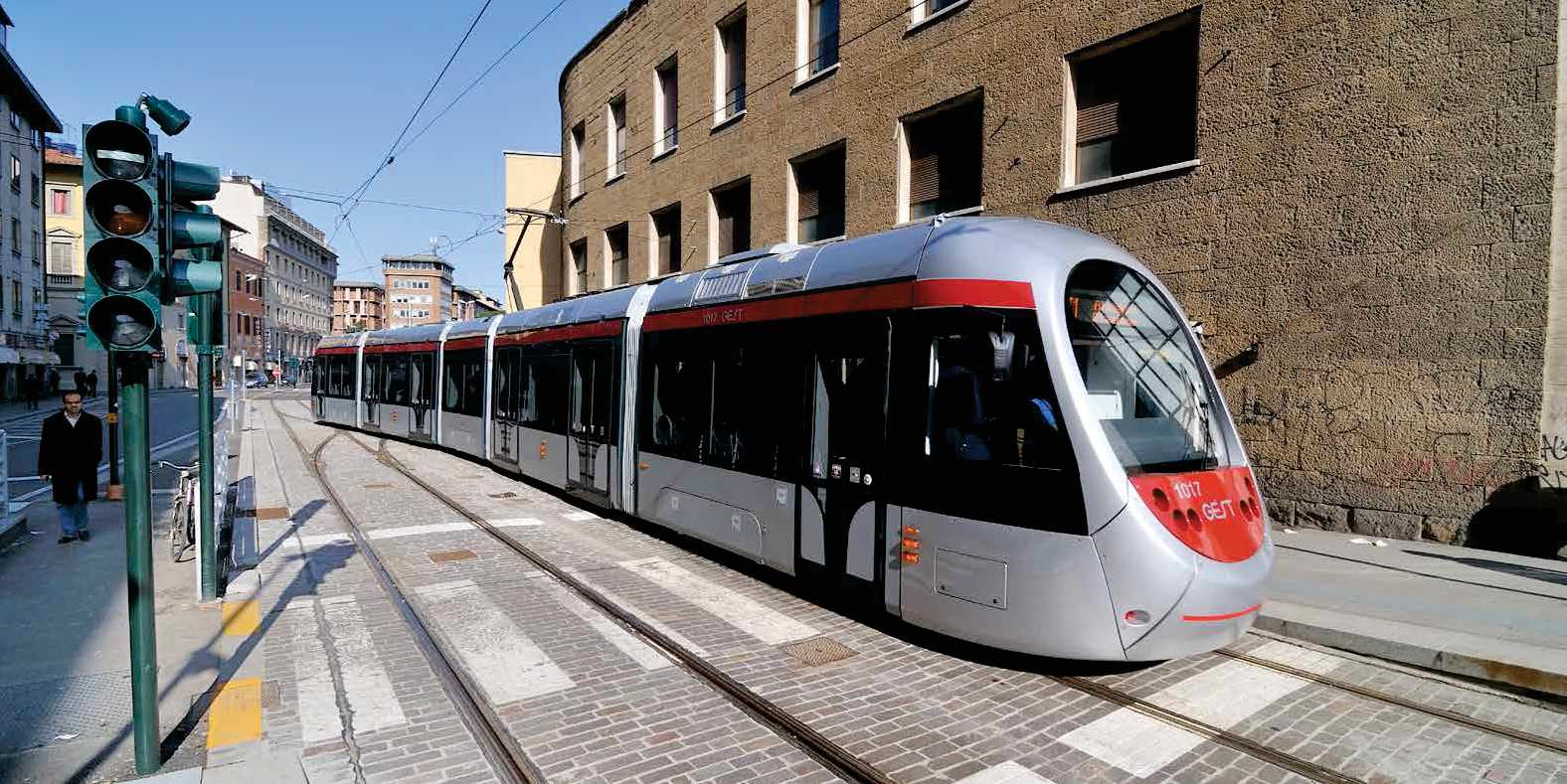 Investire nel trasporto ferroviario migliora le città I casi di successo Firenze La metrotranvia di Firenze, è uno degli esempi di successo tra gli utenti di un un servizio moderno ed efficiente.
