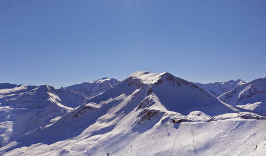 700 punti Goditi l accesso alla stazione invernale di Carì, sulle creste della Val Leventina in Svizzera, con i suoi 20 km di piste da sci che raggiungono i 2.