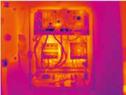 Scegliere la Soluzione Migliore Vi sono sei requisiti di base importanti nella scelta di una buona combinazione di termocamera, software e formazione: 1.