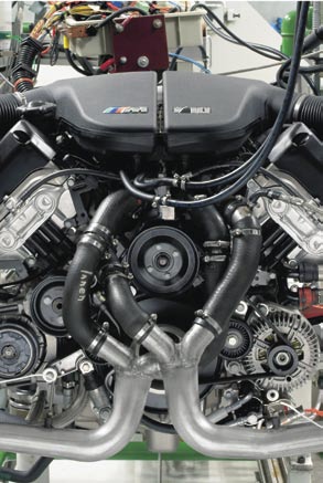 LA PRODUZIONE Il motore, cuore dell automobile L insieme è più della somma dei suoi componenti.
