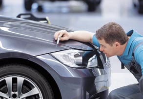 Il montaggio la nascita dell automobile Nel reparto di montaggio, l uomo e gli impianti ad alta tecnologia lavorano mano nella mano.