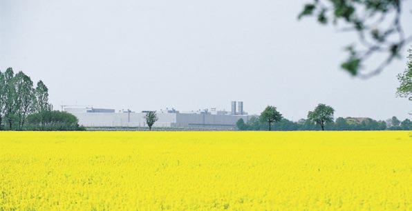 CLEAN PRODUCTION Produzione sostenibile Per BMW Group, il successo aziendale ed una politica economica sostenibile sono aspetti strettamente collegati.