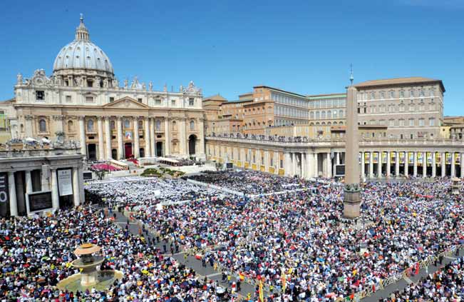 Editoriale Giovanni Paolo II beato di Giulio Andreotti Della grande folla di fedeli romani e non romani che il giorno della beatificazione di Giovanni Paolo II gremiva piazza San Pietro e le vie che