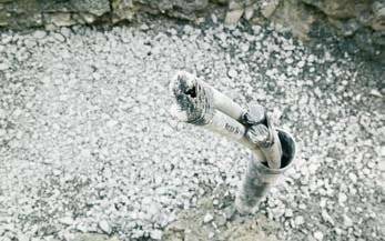 51: Controllo e preparazione della sonda Operazione 2 - Riempimento della sonda con acqua in modo da evitare l effetto ribollimento.