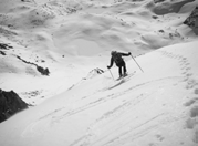 Il suo entusiasmo verso quella parete mi contagiò e cominciai a pensarci, ad osservarla: e più la osservavo più mi entrava dentro, bella nella sua semplicità, estetica nella sua probabile linea