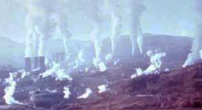 LA TOSCANA CURIOSA I SOFFIONI BORACIFERI I soffioni sono emissioni violente di fluidi ad alta pressione e temperatura, tipiche della fase finale dei fenomeni vulcanici, erompenti da spaccature del
