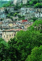 aprile 2004 PERIODICO DI INFORMAZIONE DEL COMUNE DI MONTORIO AL VOMANO In copertina e in quarta di copertina Santuario della Madonna delle Lagrime nei pressi di Schiaviano IN COMUNE Periodico di