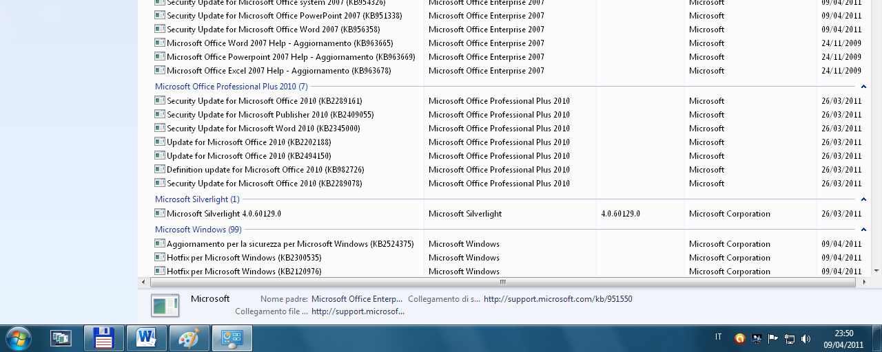 Scaricare e installare gli aggiornamenti Quando siamo collegati a Internet e Windows 7 verifica che il nostro sistema non è aggiornato, nell area di sistema compare un icona azzurra (qui a fianco)