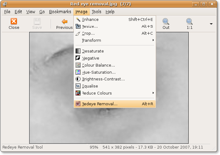 11 / 28 Figure 1.9: Immagine con Occhi Rossi 2. Nella finestra di modifica, clicca Immagine and poi clicca l opzione Rimozione occhi rossi. La finestra di dialogo Rimozione occhi rossi si apre.